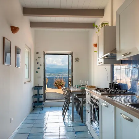 Terrazza Fronte Mare A Paradiso Apartment