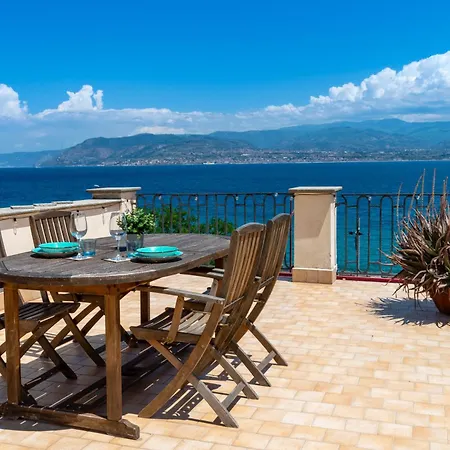 Terrazza Fronte Mare A Paradiso Apartment *