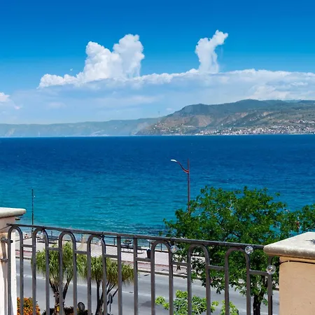 Terrazza Fronte Mare A Paradiso Apartment