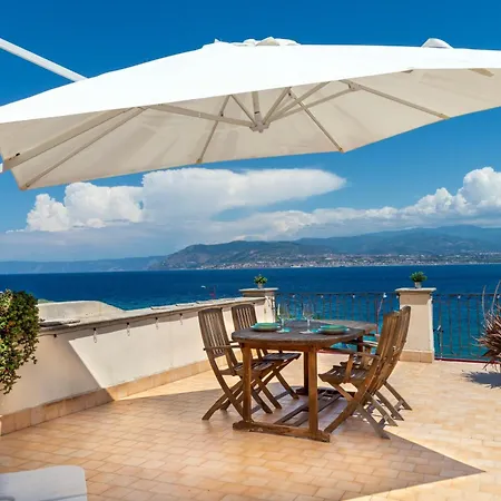 Terrazza Fronte Mare A Paradiso Apartment *
