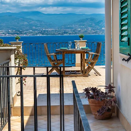 Terrazza Fronte Mare A Paradiso Apartment *