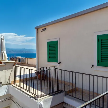 Terrazza Fronte Mare A Paradiso * Messina